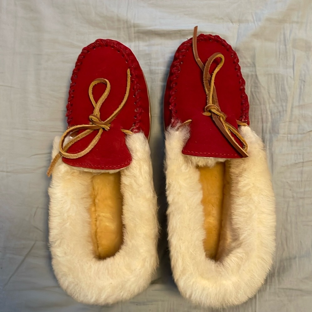Women’s Alpine Sheepskin Moccasins 9 RED